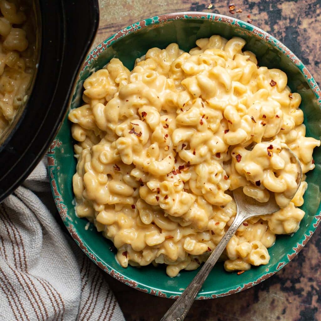gluten free mac and cheese in a green bowl