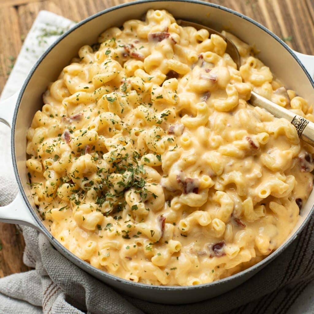 gouda mac and cheese with bacon in a large pot