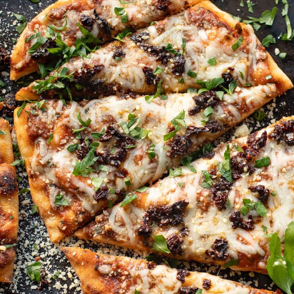 naan pizza with sun dried tomatoes