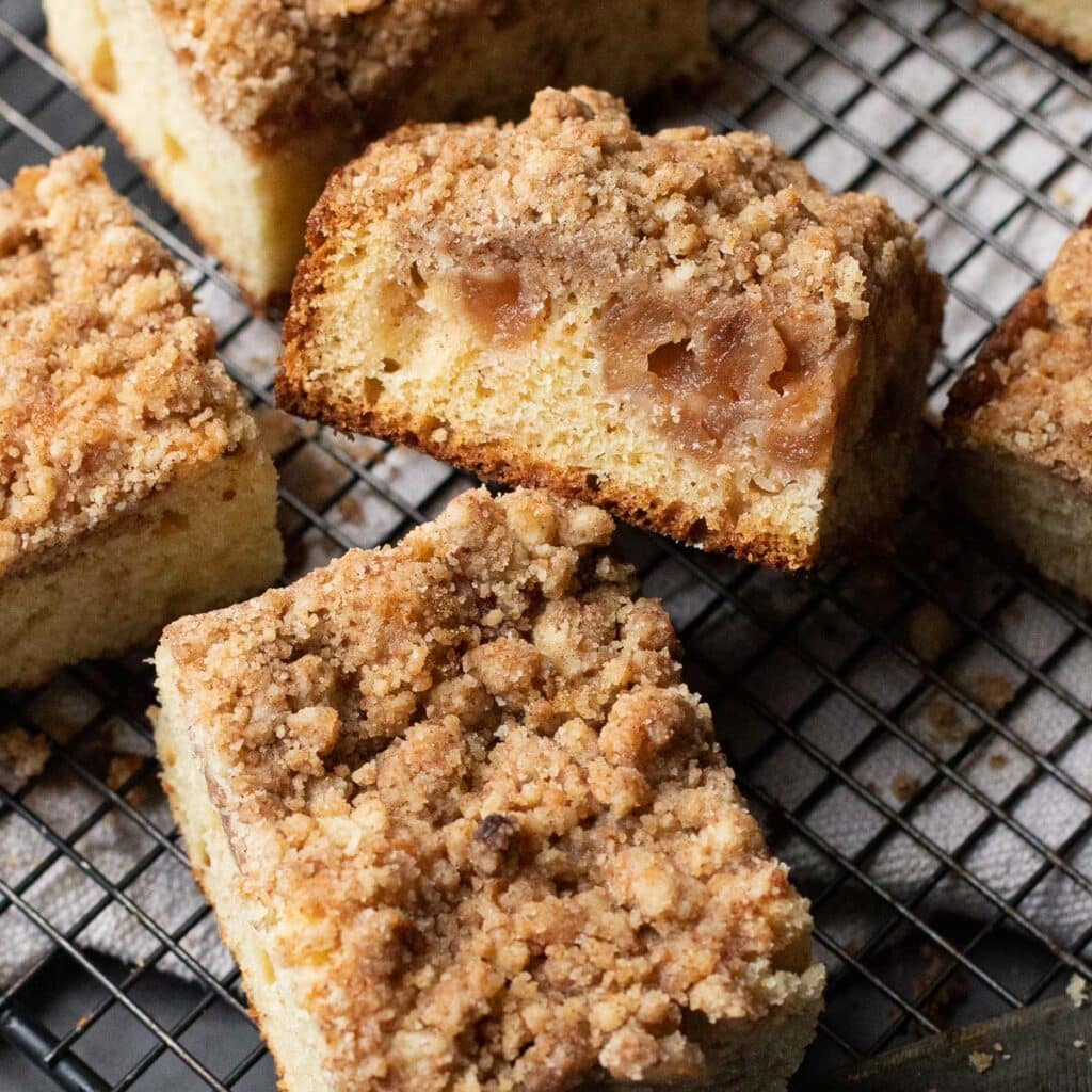 Apple Cinnamon Sour Cream Coffee Cake